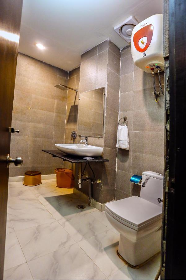 Airport Hotel Tashree Nova Deli Exterior foto