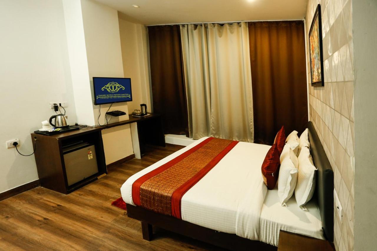 Airport Hotel Tashree Nova Deli Exterior foto