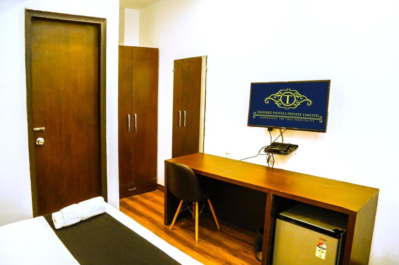 Airport Hotel Tashree Nova Deli Exterior foto