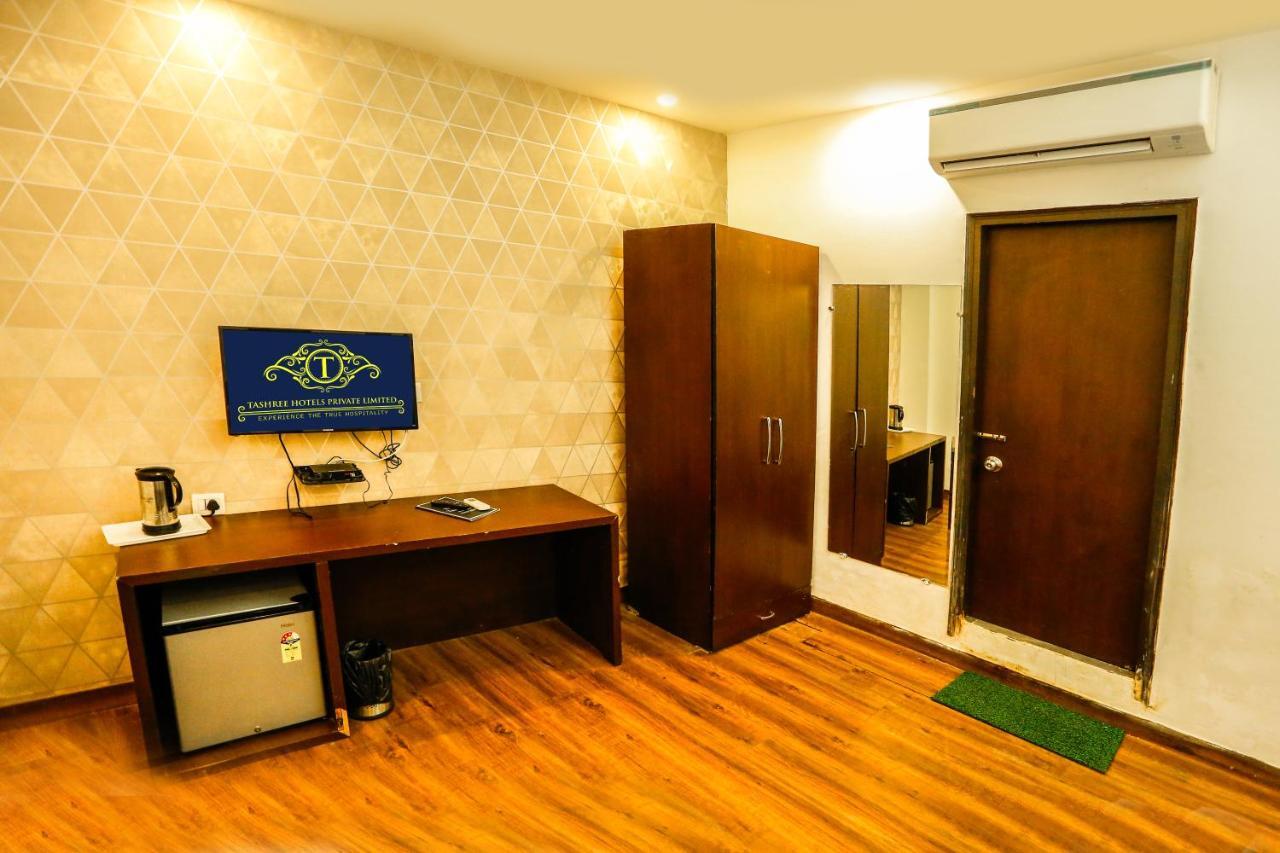 Airport Hotel Tashree Nova Deli Exterior foto